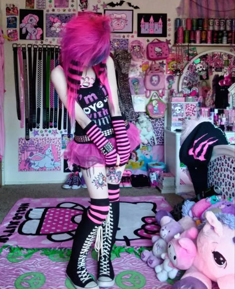 Scene Queen Aesthetic, Emo Style 2000s, Scene Dresses, Scene Emo Fashion, Scene Y2k, Y2k Scene, Scene Queen, Scene Core, Scene Queens