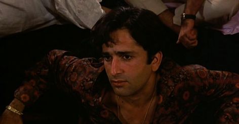 Film: Bombay Talkie Shashi Kapoor, Vintage Icons, Vintage Bollywood, Cinema Posters, Scene Photo, Bollywood Stars, Talk To Me, Pretty People, Fangirl