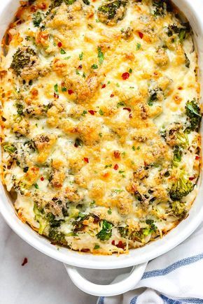 Broccoli Chicken Casserole - A loaded and comforting chicken casserole your whole family will love! Mrc Recipes, Broccoli Chicken Casserole, Chicken Casserole Dinners, Spinach Balls, Keto Casseroles, Broccoli Bake, Broccoli Chicken, Chicken Broccoli Casserole, Low Carb Casseroles