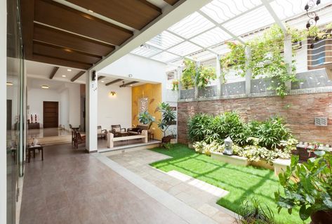 Small Courtyard House, Courtyard House Design, Modern Courtyard House, House Interior Modern, Indoor Courtyard, Small Courtyard, Modern Courtyard, Courtyard Gardens Design, House Design Ideas