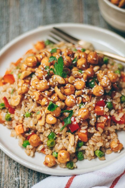 Sweet & Sour Cashew and Chickpea Fried Rice Chickpeas And Rice, Chickpea Fries, Sweet And Sour Recipes, Chickpea Recipes, Green Planet, Canned Chickpeas, High Protein Recipes, Vegan Dinners, Chickpeas