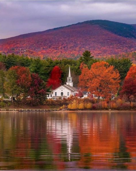 Lake Winnipesaukee, Inspirational Life Photos, New England Fall, Fall Deco, Amazing Friends, Autumn Leaves Photography, Country Church, Traditional Landscape, Beautiful Lakes