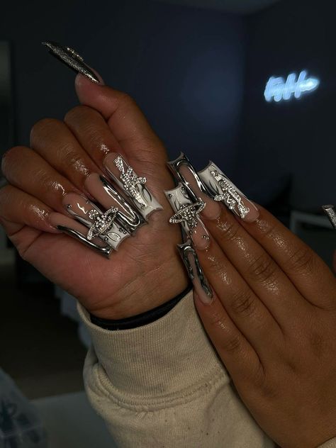 Chrome And Pink Nails, Pink Nails With Bow, Medium Length Nails, Sliver Nails, Length Nails, Tapered Square Nails, Hard Nails, Diy Acrylic Nails, Colored Acrylic Nails