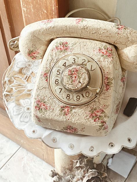 Antique phone | Aesthetic | Phone | Old money | Feed Easter Canvas Painting, Wooden Telephone, Chic Phone Case, Shabby Chic Diy Crafts, Easter Canvas, Antique Phone, Chic Home Design, Pastel House, Vintage Phones