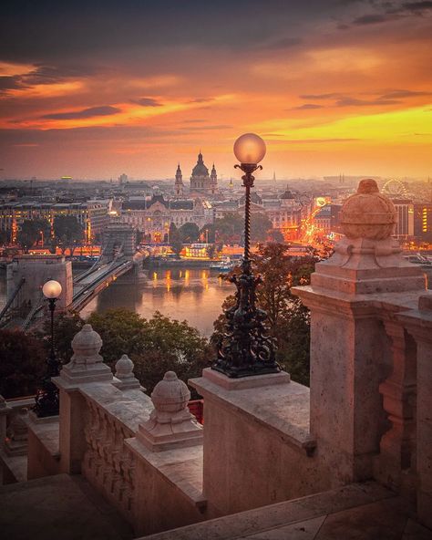 KRÉNN IMRE on Instagram: “Royal lights of the Buda Castle - Budapest, Hungary - ... ... #budapest #cityscape #europe #luxury #krennimre #wonderful_places…” Budapest Winter, Budapest Vacation, Visit Budapest, Budapest Travel, Buda Castle, Eastern Europe Travel, Travel Safety, Europe Tours, Dream Travel Destinations