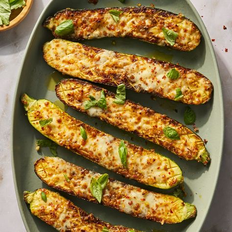 Delish Cheesy Garlic Zucchini, Cheesy Garlic Zucchini Steaks, Zucchini Steaks, Zuchinis Recipe Dinner, Smashburger Tacos, Zucchini Squares, Garlic Zucchini, Zucchini Appetizer, Summer Grill