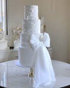 Amazing Wedding Cake Designers We Totally Love ★ wedding cake designers tall white with bow iconic.cake Bow Wedding Cakes, Winter Torte, Butterfly Wedding Cake, Wedding Cake Options, Fancy Wedding Cakes, Perfect Wedding Cake, Creative Wedding Cakes, Bow Cakes, Wedding Cake Roses