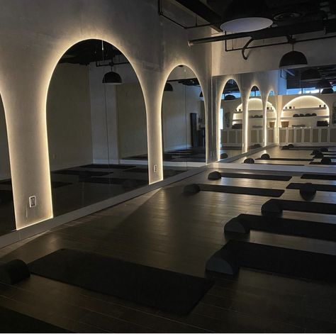 Minimal Gym Design, Womens Only Gym Interior, Moody Yoga Studio, Hot Yoga Studio Aesthetic, Pilates Dark Aesthetic, Moody Gym Aesthetic, Dark Yoga Studio, Dark Yoga Aesthetic, Pilates Studio Aesthetic