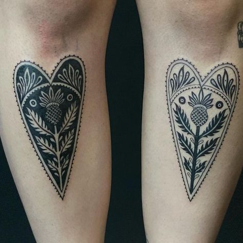 𝕭𝖊𝖈𝖈𝖆 𝕽𝖊𝖎𝖑𝖑𝖞-𝕾𝖊𝖑𝖋 on Instagram: "A pair of inverted ornamental heart thistles for Kimberly. Thank you for your sweet energy and kindness, it was my absolute pleasure 🖤  #oaklandtattoo #bayareatattoo #sanfranciscotattoo #londontattoo #pdxtattoo #atxtattoo #hearttattoo #shintattoo #invertedtattoo #ornamentaltattoo #blackwork #blackworktattoo #ladytattooers #brooklyntattoo #legtattoo #bayarea #tattoo #inked #folktattoo" Traditional Danish Tattoo, Wrist Tattoo Unique, Folk Heart Tattoo, American Traditional Fig Tattoo, American Traditional Thistle Tattoo, Dark Color Traditional Tattoo, Embroidered Heart Tattoo, Jewelweed Tattoo, Swedish Tatoos