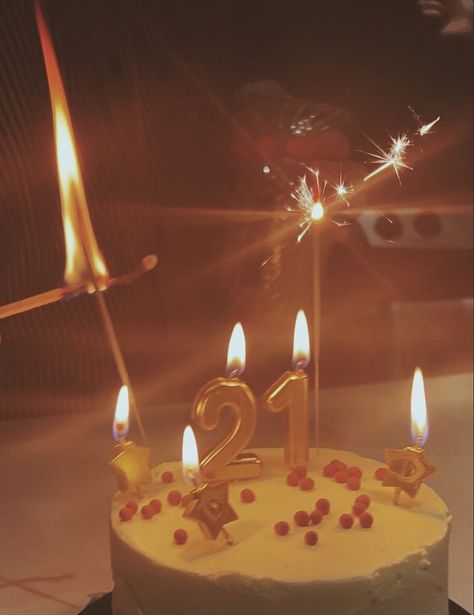 Candle Sparklers Birthday, Candles For Birthday Cake, Happy Birthday 21 Cake, 21 Candles Birthday, Cute Birthday Candles, 21 Balloons Birthday, Cake With Candles Aesthetic, Birthday Cake For 21, Happy Birthday 21 Girl