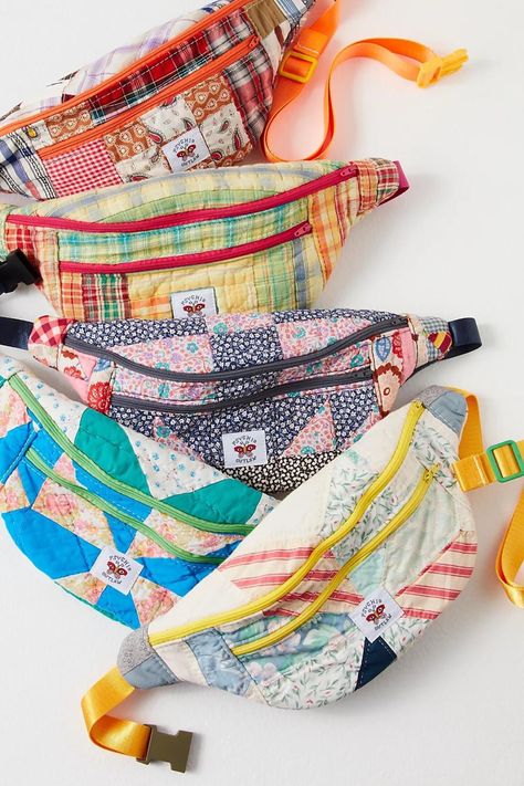 Bag Sewing Ideas, Textile Recycling, Clothing Pieces, Bag Sewing, Fabric Christmas Ornaments, Patchwork Bags, Patchwork Patterns, Antique Textiles, Fabric Bags