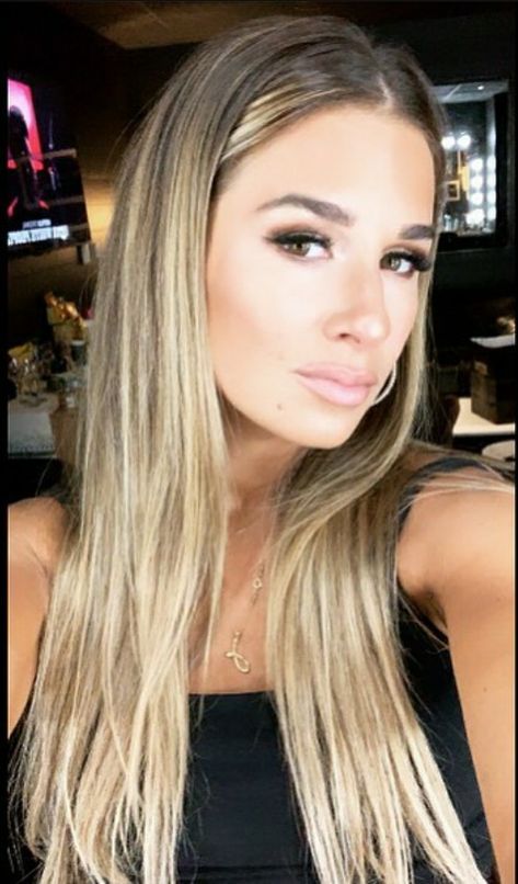 Jessie James Decker Hair Color, Jessie James Decker Hair, Medium Length Wavy Hair, Bronde Hair, James Decker, Jessie James Decker, Jessie James, Blonde Hair With Highlights, Happy Hair