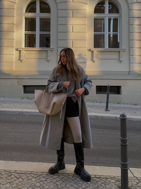 Paris Outfits Casual, Paris Outfit Ideas Winter, Paris Outfits Winter, Outfit Ideas Paris, Polene Paris Bag, Outfit Idea Winter, Paris Outfit Ideas, Uni Bag, Grey Bag