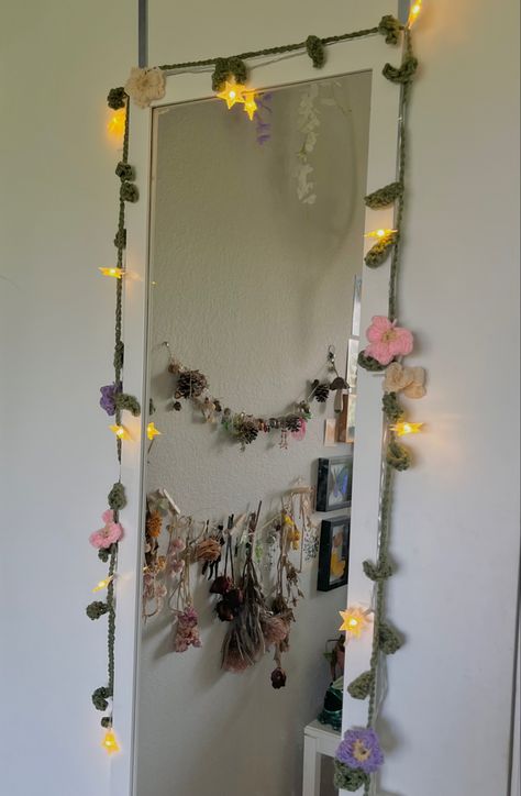 Crochet Room Decor Cottage Core, Room Ideas Crochet, Crochet Flowers Room Decor, Crochet Bedroom Ideas, Room Crochet Ideas, Crochet Patterns Room Decor, Crochet Diy Ideas Home Decor, Crochet Projects Room Decor, Crotchet Room Decor Ideas