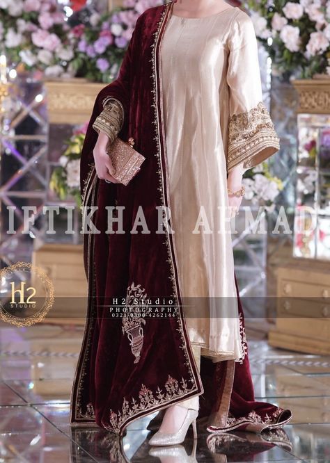 Velvet Dupatta Designs, Mehroon Suit Designs, Simple Suit With Heavy Dupatta, Plain Velvet Suit Design, Plain Suit With Heavy Dupatta, Suit With Heavy Dupatta, Velvet Suit Design, Plain Suit, Simple Suit