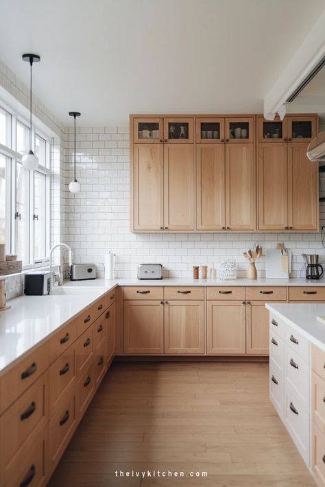 Discover inspiring small brown kitchen cabinets decor ideas to elevate your kitchen design. Benefit from creative ways to enhance small kitchens with dark cabinets. Save this pin now for cozy and stylish kitchen inspiration! Kitchen Reno Wood Cabinets, Modern Wooden Cabinets Kitchen, Lightwood Kitchen Cabinets, Honey Oak Backsplash Ideas, Backsplash Ideas For Wood Cabinets, What Flooring Goes With Oak Cabinets, Kitchen Backsplash Ideas Light Wood Cabinets, Lightwood Kitchen, Restained Kitchen Cabinets