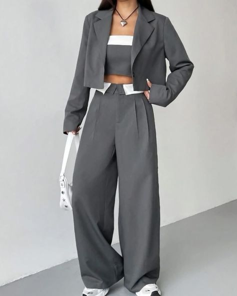 Blazer Crop, Casual Chique Stijl, Wide Leg Pants Outfit, Chique Outfit, Wide Leg Pants Outfits, Blouse Casual Fashion, Leg Pants Outfit, Crop Blazer, Woman Suit Fashion