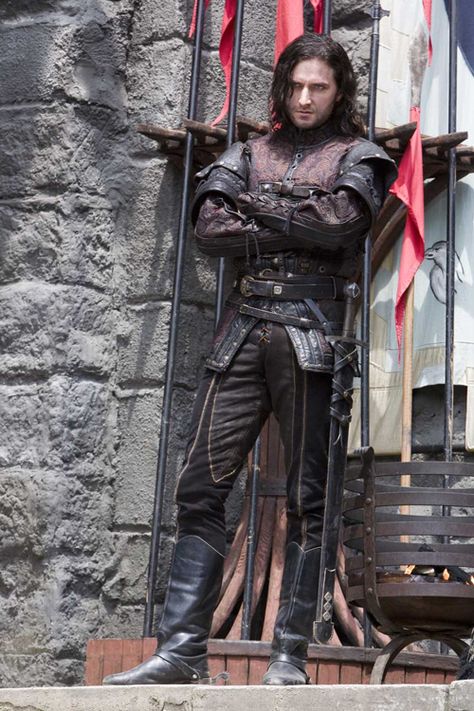 Robin Hood Bbc, Guy Of Gisborne, Robin Hoods, Leather Armor, Medieval Clothing, Richard Armitage, Fantasy Costumes, Fantasy Armor, Fantasy Inspiration