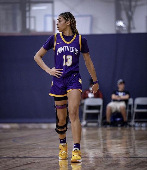 Womens Basketball Outfits, Woman Basketball Outfits, Basketball Clothes Womens, Basketball Women Outfit, Women Basketball Outfits, Basketball Outfits For Women, Basketball Style Women, Basketball Aesthetic Outfit, Basketball Uniforms Womens