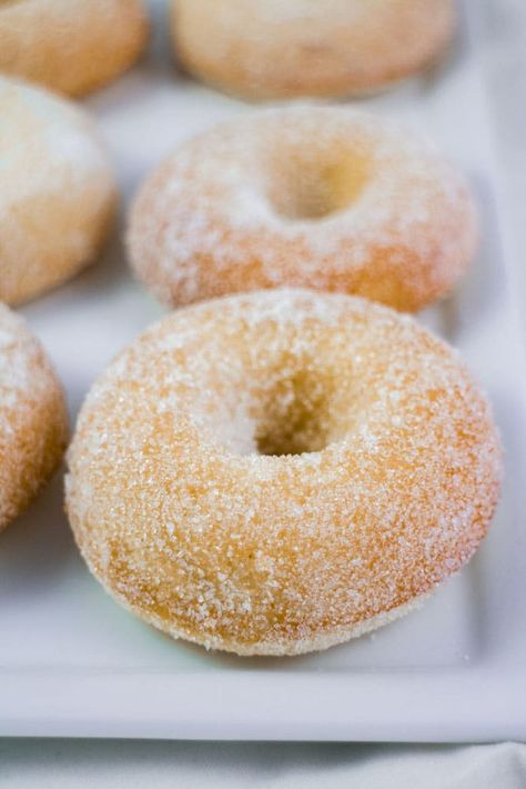 Beignets Cuits, Sugar Donuts Recipe, Homemade Baked Donuts, Cake Donuts Recipe, Doughnut Recipe Easy, Donut Flavors, Baked Donut, Doughnut Recipes, Homemade Donuts Recipe