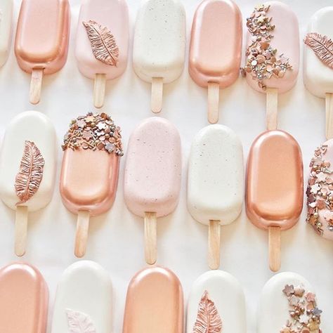 Arent these cakesicles stunning?!   Cakesicles @thewhimsicalcakery  Follow @fondantlovers   #cakesicles#gorgeouscakesicles#beautifulcakesicles#cakesiclesofinstagram#cakesicle#cutedesserts#beautifuldesserts#rosegolddesserts#sbeautiful#weddingdesserttable#weddingdesserts#weddingdessert Cakesicles Ideas, Popsicles Cake, Torte Creative, Cake Pop Decorating, Torte Cupcake, Chocolate Covered Treats, Covered Strawberries, Ice Creams, Cute Desserts