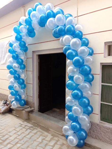 Balloon decoration ideas for home Entrance Balloon Decoration, Balloon Garland Entrance, Welcome Decoration Ideas Home Indian, Home Balloon Decoration, Decorations For Birthday Party, Balloon Decoration Ideas, Gate Decoration, Entry Gate, Quince Decorations