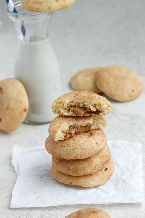 Make Biscoff Stuffed Vanilla Bean Snickerdoodles immediately. Do not pass go, do not collect $200! Snickerdoodles Recipe, Fast Easy Desserts, Biscoff Recipes, Snickerdoodle Recipe, Snickerdoodles, How Sweet Eats, Butter Cookies, Easy Cooking, Bars Recipes