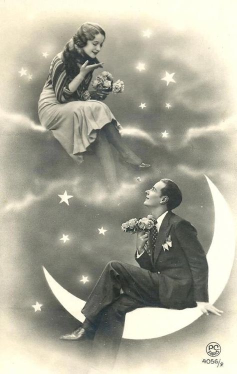 Sitting On The Moon, Postal Vintage, Slaap Lekker, Moon Photos, Vintage Moon, Paper Moon, Vintage Romance, Card Sleeves, Photo Vintage