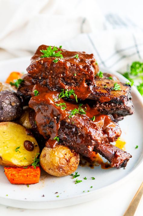 Mole Braised Beef Short Ribs - Oven braised in a Mexican mole inspired sauce, these beef short ribs are so tender they fall right off the bone! (Slow cooker version also included). From aberdeenskitchen.com #beef #shortribs #braised #oven #slowcooker #mole #sauce #mexican #maindish #entree #easter #christmas #dairyfree Mole Short Ribs, Beef Short Ribs Oven, Cool Dinner Ideas, Dinner Ideas Beef, Cookout Foods, Mexican Meat, Mexican Mole, Braised Beef Short Ribs, Stomach Rumbling