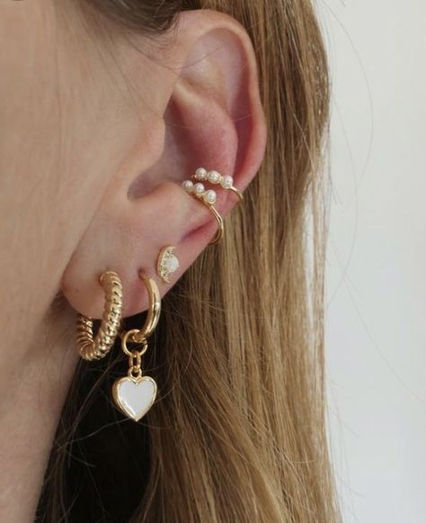 Layered Earrings Aesthetic, Earrings Aesthetic Gold, 3rd Piercing, Gold Earrings Aesthetic, Layered Earrings, Preppy Jewelry, Earrings Aesthetic, Cute Piercings, Earring Trends