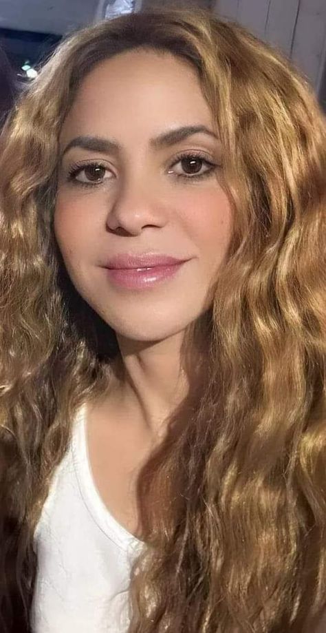 Shakira Without Makeup, Id Card Photo Makeup, Shakira Video, Shakira Photos, Video Call With Boyfriend Screen Photo, Photo Makeup, Video Call, Without Makeup, Shakira