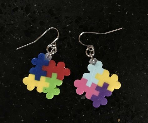 Puzzle Piece Perler Beads, Melt Bead Earrings, Aesthetic Melty Beads, Peeler Bead Jewelry, Melty Beads Ideas Aesthetic, Pearler Bead Jewelry Ideas, Puller Beads Ideas, Perler Bead Patterns Matching, Cute Tiny Perler Bead Patterns