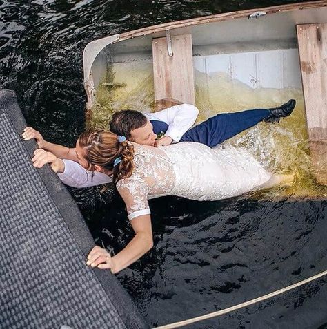 40+ Disastrous Wedding Fails That Will Make You Rethink Your Marriage Wedding Fail, Garter Toss, Wedding Speech, Marriage Humor, Hilarious Memes, Wedding Moments, Wedding Pics, Most Romantic, Funny Fails