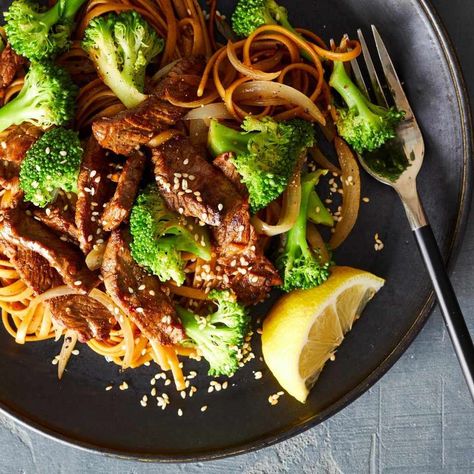 Healthy Beef And Broccoli, Whole Wheat Noodles, Garlic Beef, Beef Broccoli, Healthy Beef, Beef And Broccoli, Broccoli Stir Fry, Chow Mein, Broccoli Beef