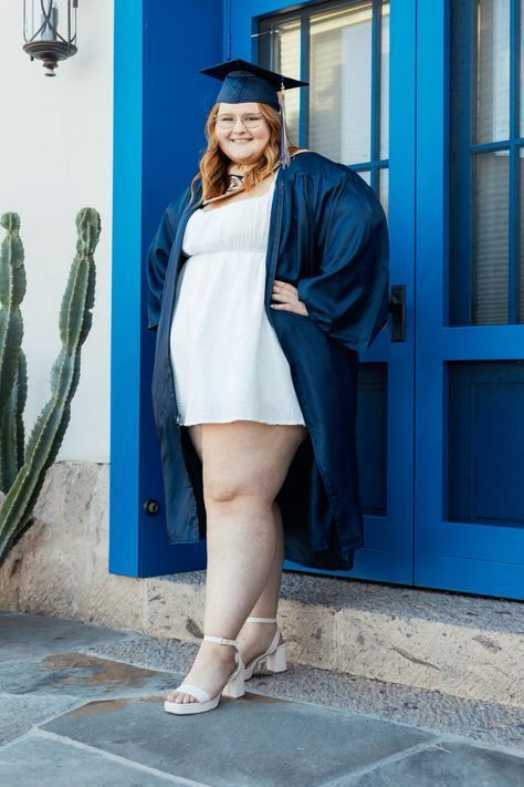 Graduation Pictures Plus Size, Plus Size Graduation Pictures, Senior Picture Ideas Plus Size, Plus Size Graduation Outfit, Plus Size Graduation, Prom Portraits, Senior Photo Outfits, Graduation Photoshoot, High Design