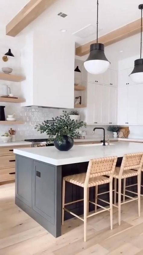 Great Kitchens, Minimalist Farmhouse Kitchen, Countertop Lighting, Kitchen Video, Kitchen Science, Minimalist Farmhouse, Renovation Inspiration, Dream Kitchens Design, Amazing Kitchen