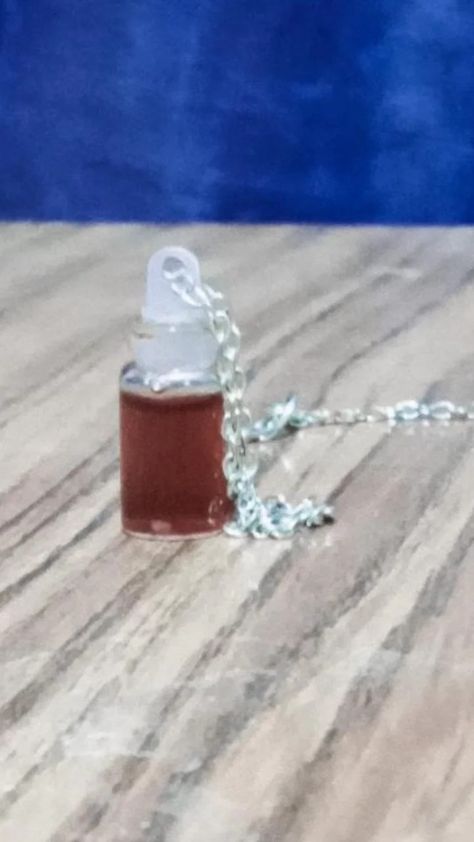 Mini botellas con sangre para hacer un collar I Got This, Silver Necklace, Collar, Silver, Anime, Design