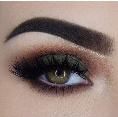 Love the hunter green eye! Must try! Foil Eyeshadow, Make Up Designs, Fair Skin Makeup, Green Smokey Eye, Trendy Eyeshadow, Smink Inspiration, Green Makeup, Beauty Make-up, Makijaż Smokey Eye