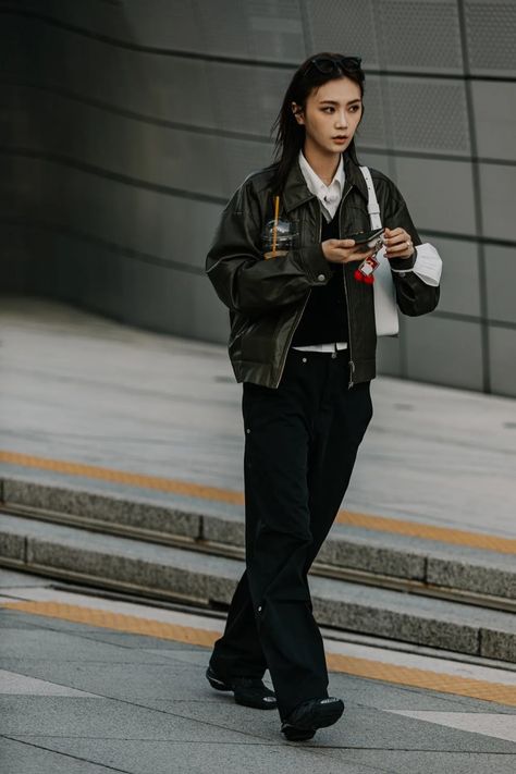 Tokyo Womens Fashion, Japan Street Style Women, Japanese Outfits Street Style, Japan Street Fashion, Tokyo Outfits, Korea Street Style, Japan Fashion Street, Casual Chic Outfits, Tokyo Fashion Week