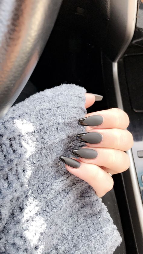 Matte black nails with shiny tips. Mat Black Nails With Shiny Tip, Matte Shiny Tip Nails, Nails With Matte And Shiny, Matte Black Nails Shiny Tip, Mat Black Nails Design, Matt And Shiny Nails, Matt Black Nails With Shiny Tips, Matte Nails Shiny Tips, Matt Nails With Shiny Tips