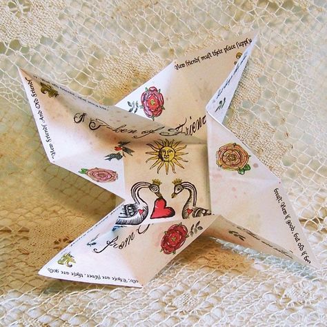 Explore the world of origami with our beginner-friendly tutorials. Easy and accessible for all. Victorian Puzzle Purse, Origami Puzzle, Herb Basket, Puzzle Purse, Paper Creativity, Cute Valentines Card, 달력 디자인, Class Valentines, Origami Ideas