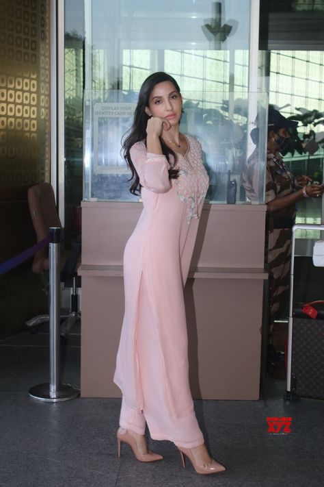 Saree Wearing Styles, Nora Fatehi, Celebrity Casual Outfits, Blouse Design Images, At Airport, Indian Gowns Dresses, Indian Bridal Fashion, Indian Gowns, Indian Bridal Outfits