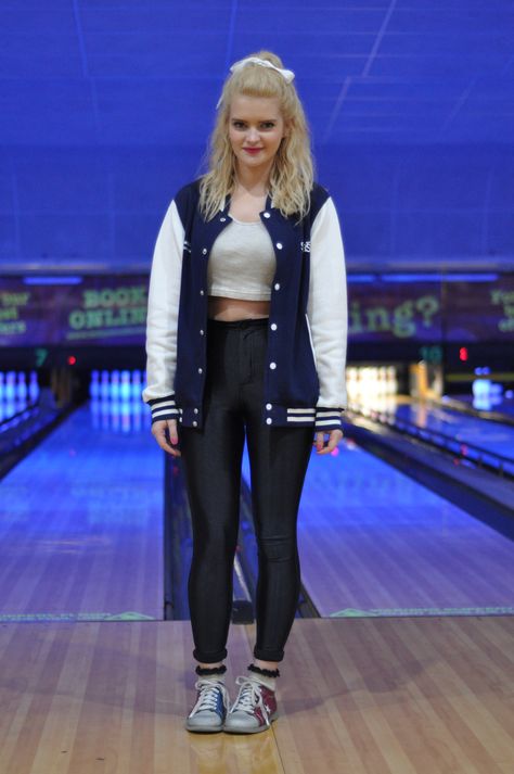 Retro bowling outfit Bowling Alley Aesthetic Outfit, Vintage Bowling Outfit, Bowling Alley Outfit Ideas, Bowling Shoes Outfit, Retro Bowling Outfit, What To Wear Bowling Outfits, Cute Bowling Outfit, Cute Bowling Outfit Date, Bowling Alley Outfit