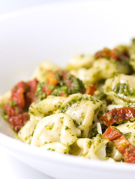 Tortellini With Pesto, Bedroom Videos, Vegetarian Pesto, Delicious Vegetarian Dinner, Pesto Tortellini, Pasta Salad With Tortellini, Tortellini Recipes, Tortellini Pasta, Tortellini Salad