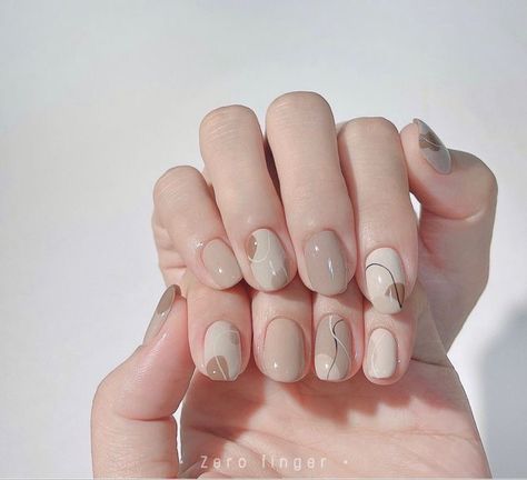 Nail Art Basic, Botanical Nails, Beige Nails Design, Minimal Nails Art, Classy Nail Art, Beauty Hacks Nails, Art Deco Nails, Hello Nails, Classy Nail