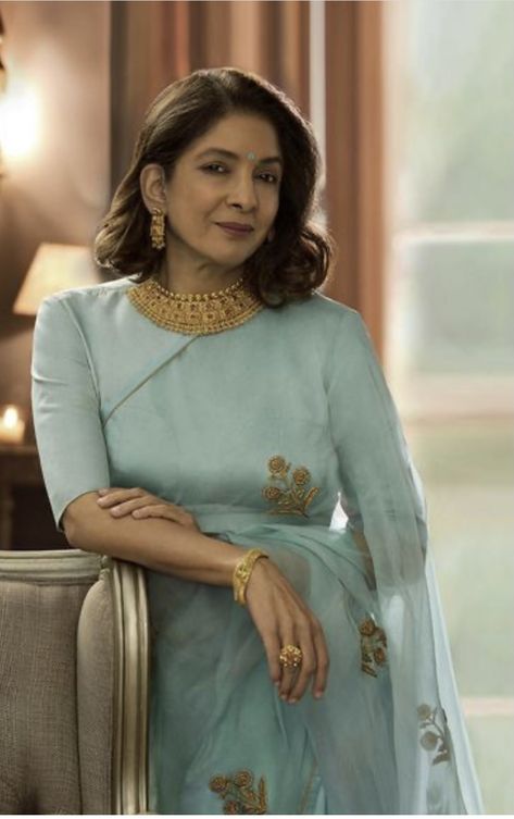 Neena Gupta, Saree Blouse Neck Designs, Indian Saree Blouses Designs, Simple Sarees, Saree Designs Party Wear, Saree Blouse Designs Latest, Designer Saree Blouse Patterns, Stylish Blouse Design, Saree Models