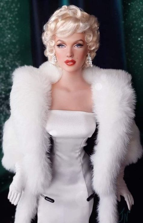 Celebrity Barbie Dolls, Celebrity Barbie, Barbie Pictures, Celebrity Dolls, Barbie Dress Fashion, Christmas Outfit Ideas, Barbie Gowns, Barbie Patterns, Beautiful Barbie Dolls