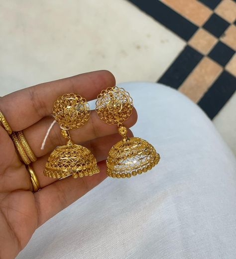 Heavy Gold Earrings, Turkey Earrings, Desi Jewelry, Hijab Dp, Gold Jhumka, Jhumka Designs, Bridal Jewellery Inspiration, Wedding Jewelery, Bride Jewelry Set