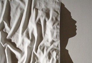 Kumi Yamashita Shadow Optical Illusion - http://www.moillusions.com/kumi-yamashita-shadow-optical-illusion/ Kumi Yamashita, Art Shadow, Shadow Silhouette, Shadow Photography, Shadow Art, Caravaggio, Chiaroscuro, Japanese Artists, Art Plastique