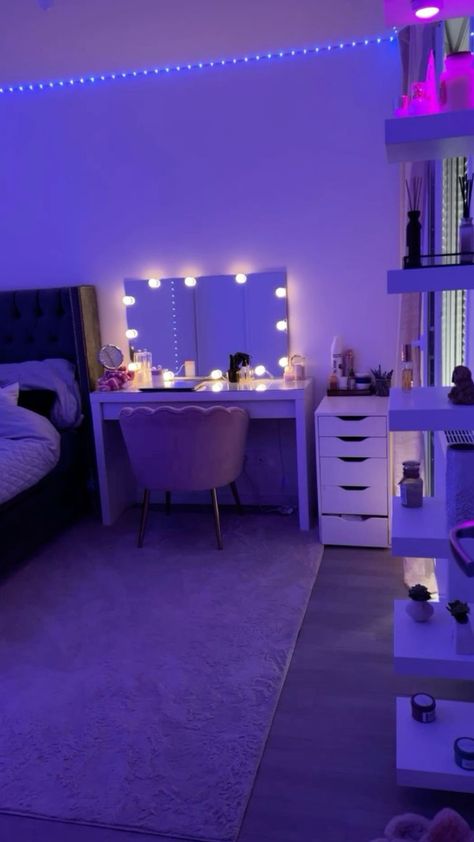 Bedroom Ideas Led Lights, Teenager Bedroom Design, Small Room Makeover, Stylish Room Decor, Girl Apartment Decor, Bedroom Ideas For Small Rooms Cozy, Dream Bedroom Inspiration, Luxury Room Bedroom, Chill Room